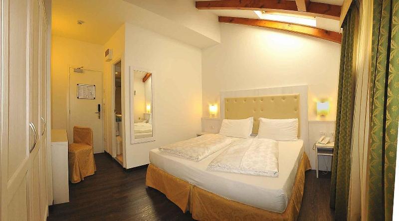 Alpen Hotel Eghel Фольгария Экстерьер фото