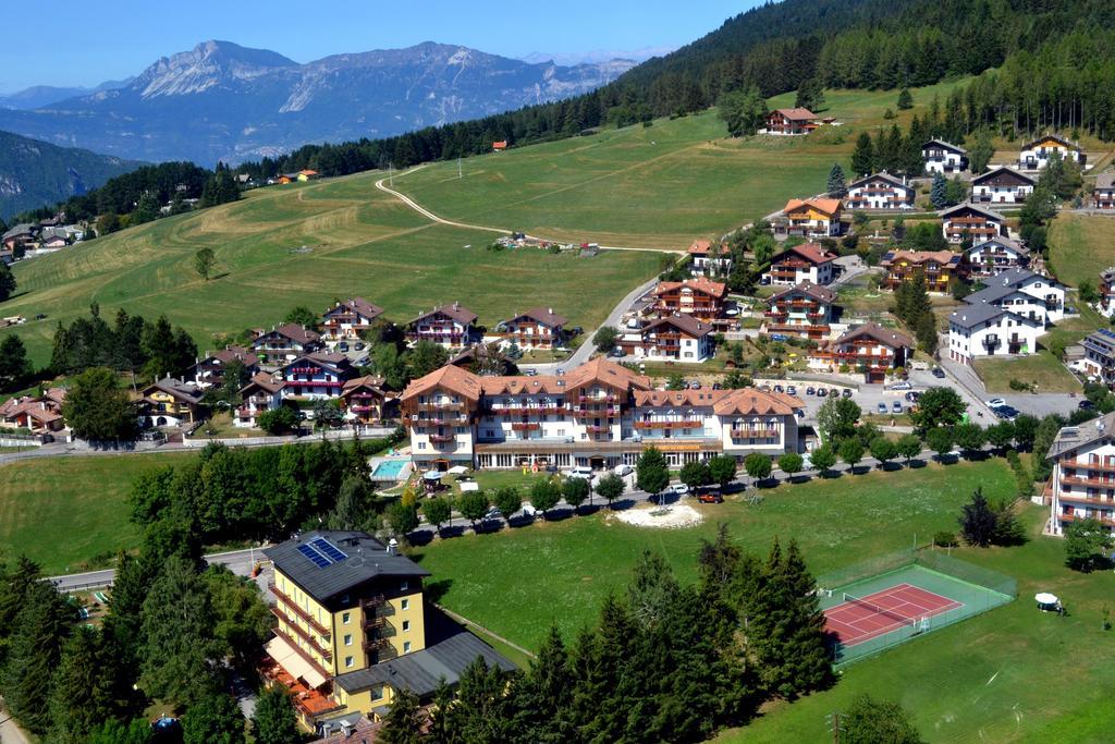 Alpen Hotel Eghel Фольгария Экстерьер фото